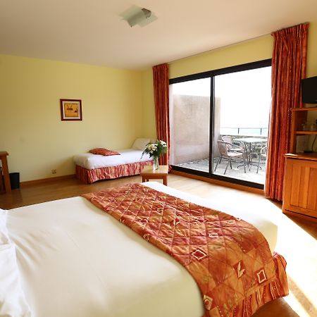 Logis Hotel-Restaurant La Mere Biquette Saint-Pons  外观 照片