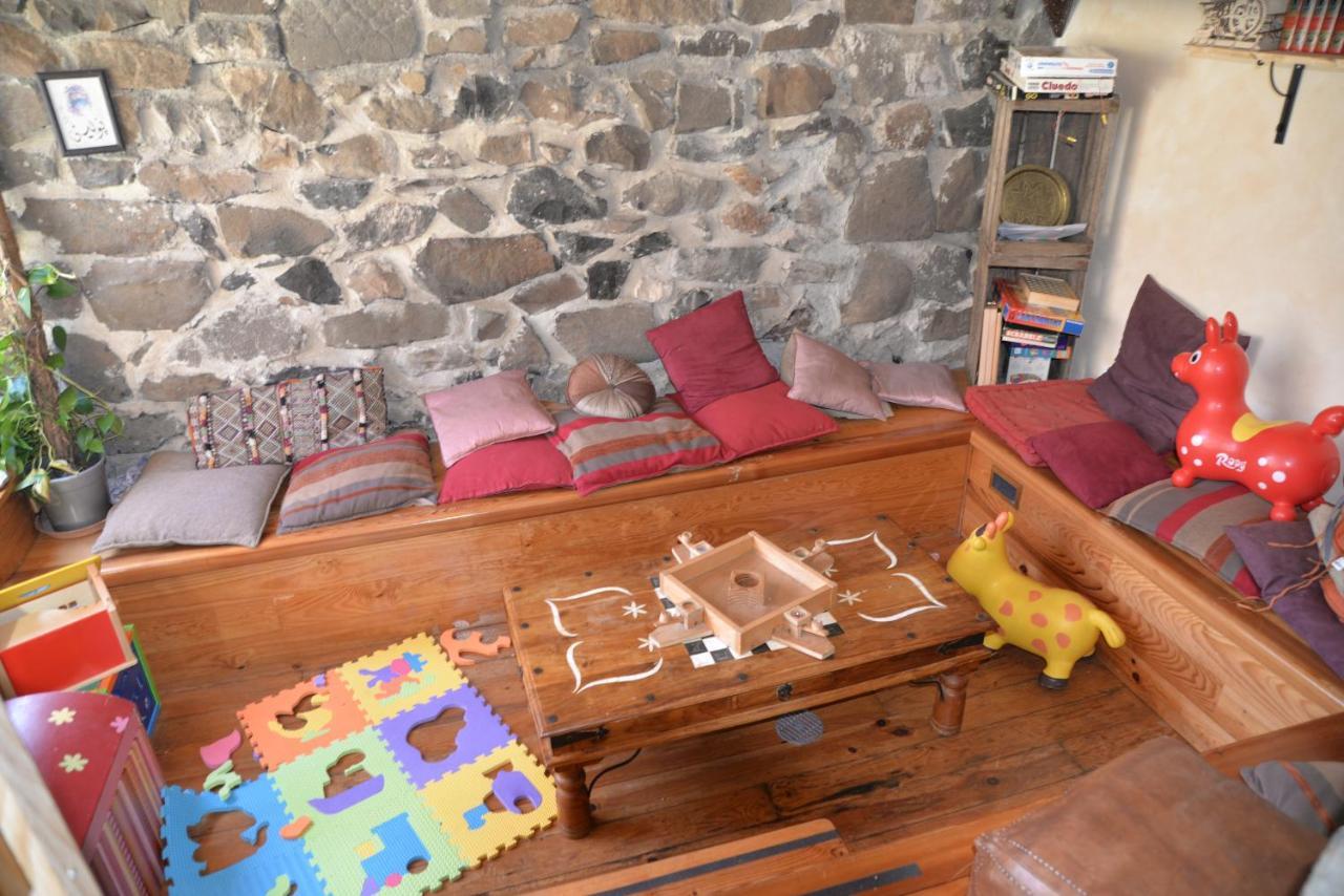 Logis Hotel-Restaurant La Mere Biquette Saint-Pons  外观 照片