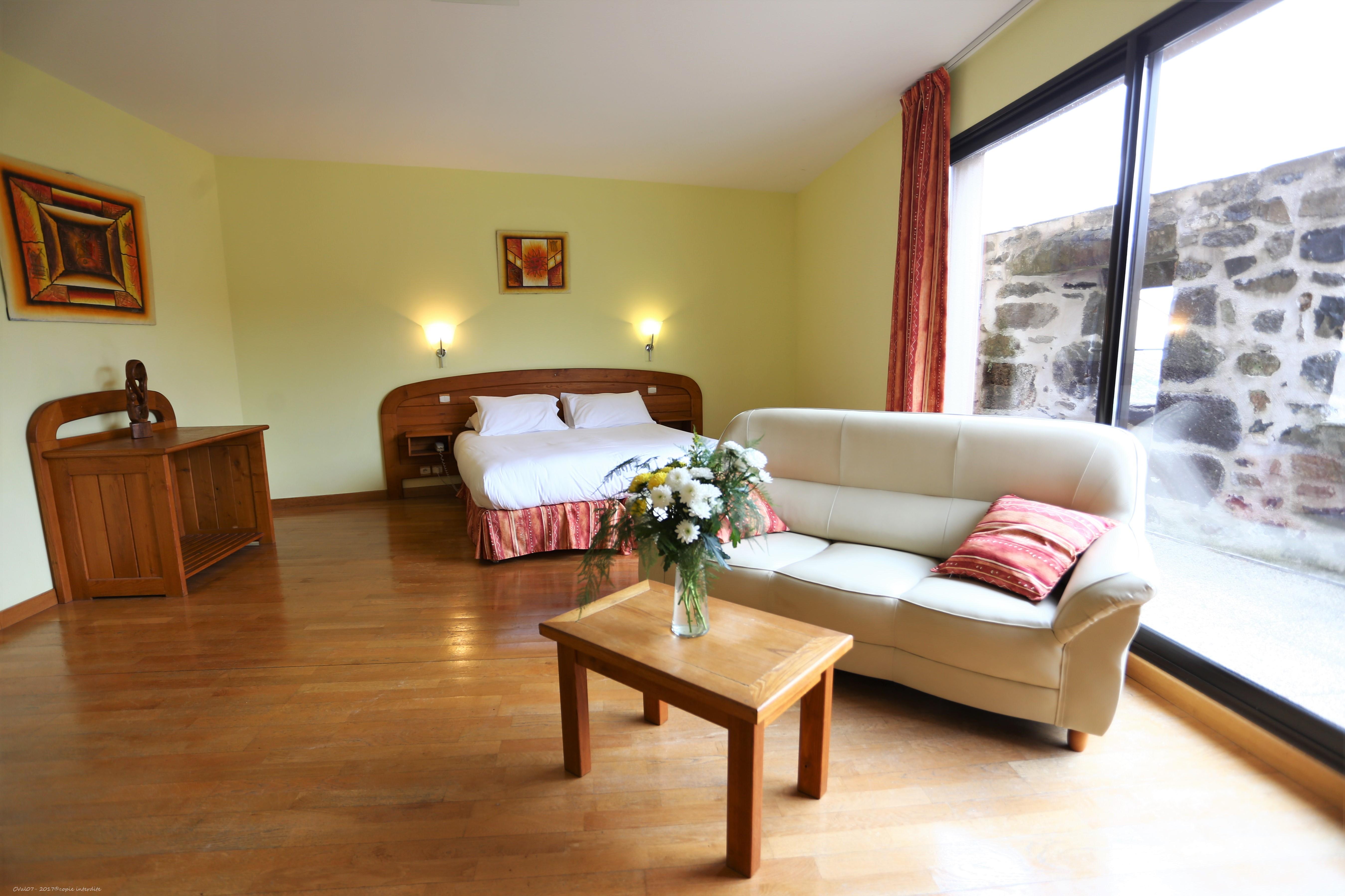 Logis Hotel-Restaurant La Mere Biquette Saint-Pons  外观 照片