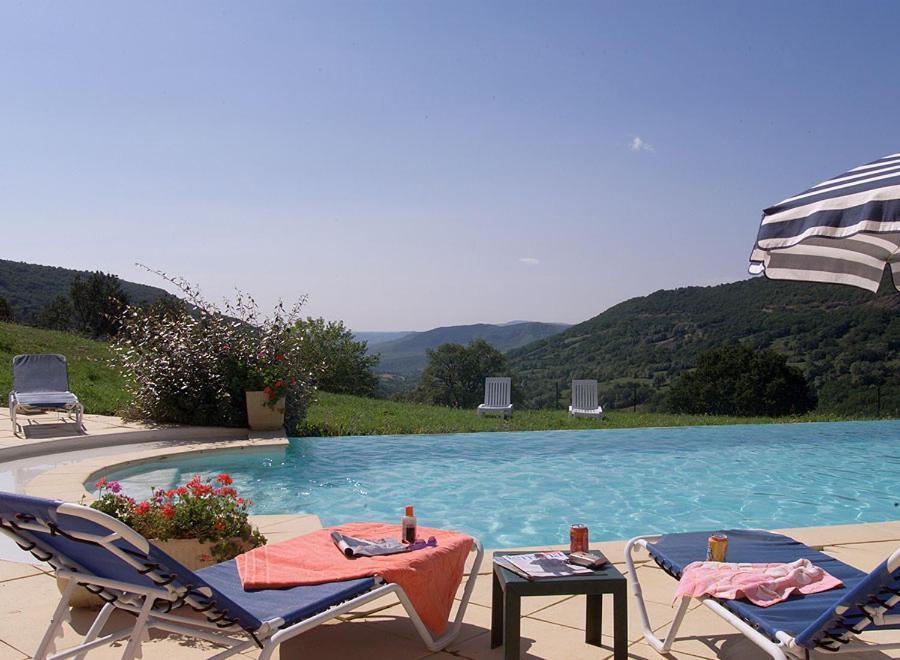 Logis Hotel-Restaurant La Mere Biquette Saint-Pons  外观 照片